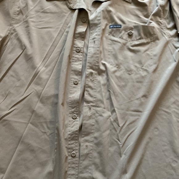 Mens Columbia large tan lightweight button down, brand new - Picture 5 of 5